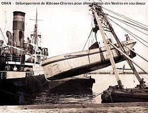 Oran - Port - Debarquement de Bateaux Citerne Eau Douce - 1932